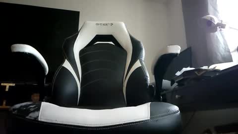 Snapshot of bwall1425 chatting on 11/29/25, 09:18 bwall1425 online show from 11/29/25, 09:18