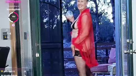 Bee and John online show from 02/05/26, 01:10