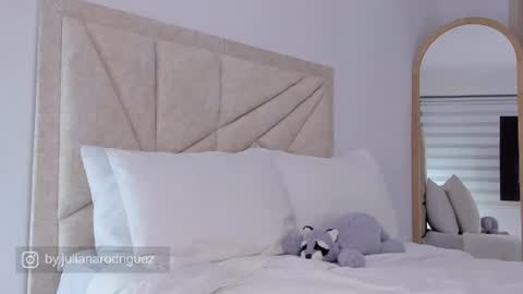    online show from 06/12/26, 02:10