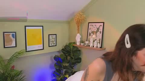 Kira online show from 04/11/26, 08:18