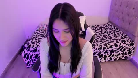 Snapshot of caelisse_cb chatting on 11/04/25, 01:10 caelisse_cb online show from 11/04/25, 01:10