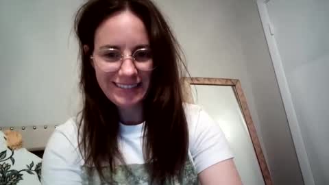 Snapshot of caitie__citrine chatting on 12/15/24, 02:41 Caitie Citrine online show from 12/15/24, 02:41