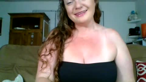 Snapshot of caitieluvs chatting on 07/21/26, 02:47 caitieluvs online show from 07/21/26, 02:47