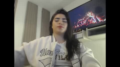 Snapshot of caitlingomez0 chatting on 05/05/26, 11:07 caitlingomez0 online show from 05/05/26, 11:07