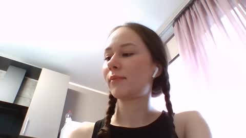 Snapshot of caitlinhannah chatting on 06/09/26, 08:37 Sara online show from 06/09/26, 08:37