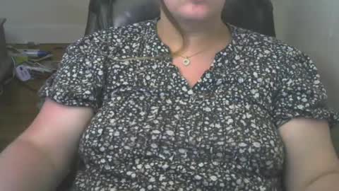 Snapshot of calescia chatting on 06/18/26, 01:06 Calescia Ray online show from 06/18/26, 01:06