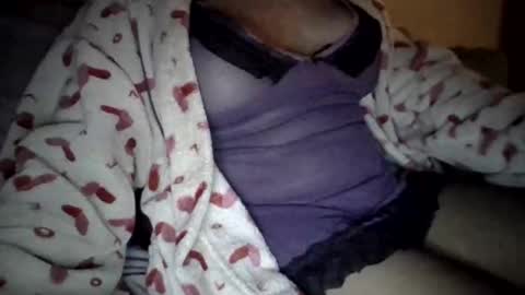 Snapshot of caligirl310r chatting on 12/09/24, 02:02 Caligurl Queen Head Fluffer In Charge Goddess of Cocktease Mistress of Holes online show from 12/09/24, 02:02