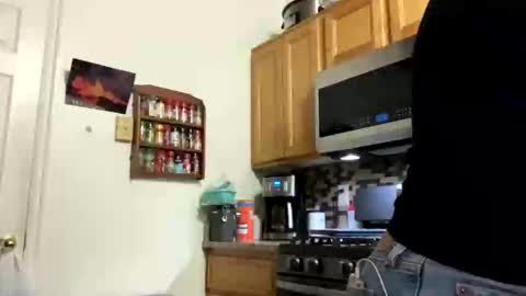 Snapshot of calishop1 chatting on 01/18/26, 03:32 calishop1 online show from 01/18/26, 03:32