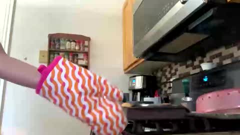 Snapshot of calishop1 chatting on 03/19/26, 08:35 calishop1 online show from 03/19/26, 08:35