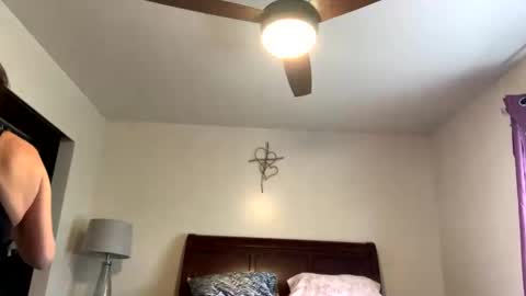 Snapshot of calishop1 chatting on 04/02/26, 07:22 calishop1 online show from 04/02/26, 07:22