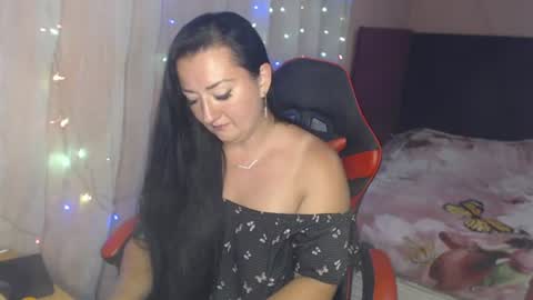 Snapshot of call_me_shaya chatting on 06/24/26, 04:17 Shaya online show from 06/24/26, 04:17
