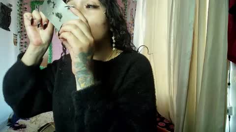 Snapshot of callme_lolas chatting on 12/19/25, 10:28 paula online show from 12/19/25, 10:28