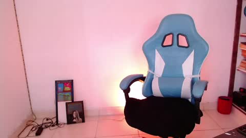 Snapshot of callmebluee chatting on 04/25/26, 06:16 callmebluee online show from 04/25/26, 06:16