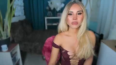 Snapshot of callmebythename_daisy chatting on 06/01/26, 10:44 A STINGY MAN IS A SIGN OF UNWELLINGNESS. online show from 06/01/26, 10:44