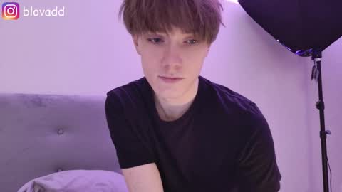 Snapshot of callmenineoneseven chatting on 12/16/25, 11:21 Nick online show from 12/16/25, 11:21