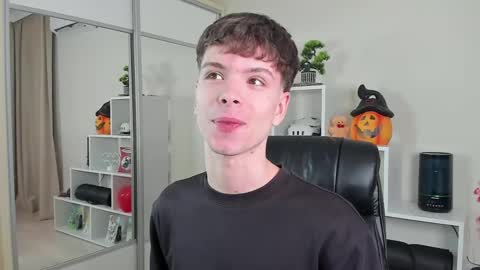 Hey I am Calvin  online show from 03/04/25, 07:11