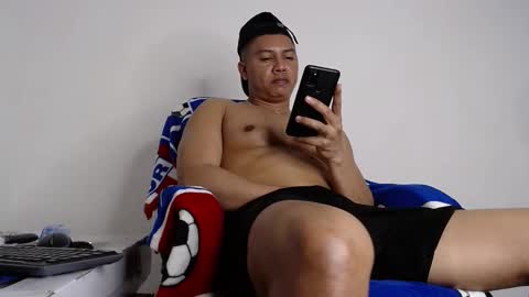 Snapshot of calvinhotlatino chatting on 12/22/24, 10:25 calvinhotlatino online show from 12/22/24, 10:25