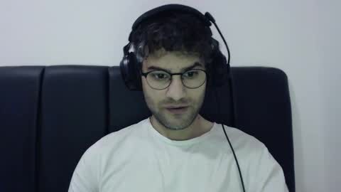 Snapshot of calvinjohnlad chatting on 12/25/24, 02:45 Calvinjohnlad online show from 12/25/24, 02:45