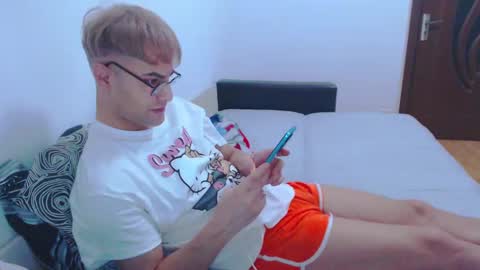 Snapshot of calvinjohnlad chatting on 01/09/25, 01:50 Calvinjohnlad online show from 01/09/25, 01:50