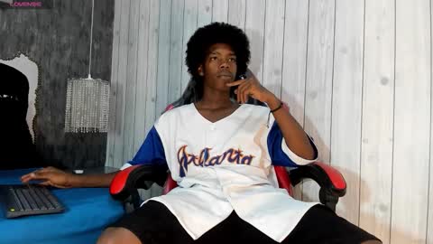 Snapshot of cam_brown chatting on 10/19/25, 04:46 online show from 10/19/25, 04:46