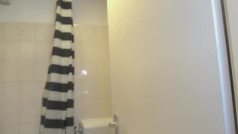 Snapshot of camahappy chatting on 11/29/25, 04:10 Dick Grand online show from 11/29/25, 04:10