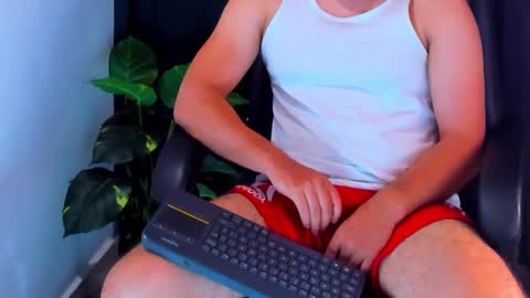 Snapshot of camara110 chatting on 12/06/24, 01:29 camara110 online show from 12/06/24, 01:29