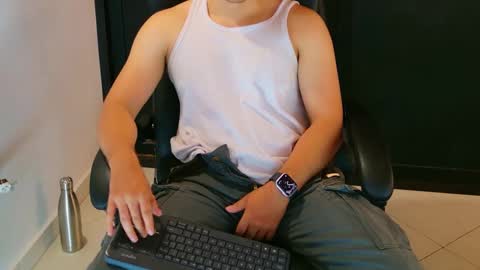 Snapshot of camara110 chatting on 01/24/25, 12:52 camara110 online show from 01/24/25, 12:52