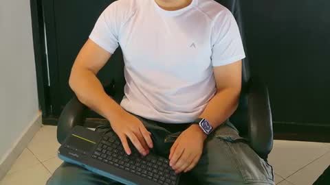Snapshot of camara110 chatting on 01/28/25, 03:36 camara110 online show from 01/28/25, 03:36