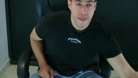 Snapshot of camara110 chatting on 01/29/25, 03:33 camara110 online show from 01/29/25, 03:33
