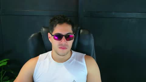 Snapshot of camara110 chatting on 03/04/25, 03:33 camara110 online show from 03/04/25, 03:33