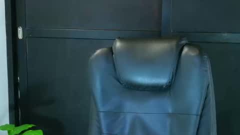Snapshot of camara110 chatting on 03/10/25, 10:02 camara110 online show from 03/10/25, 10:02
