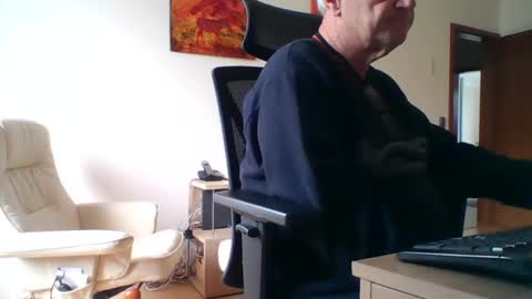 Snapshot of camcologne chatting on 01/11/25, 01:11 camcologne online show from 01/11/25, 01:11