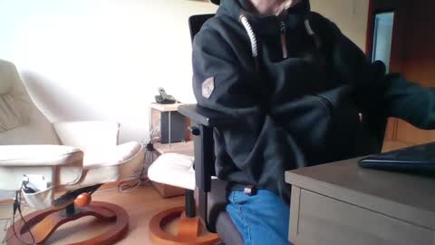 Snapshot of camcologne chatting on 02/02/25, 04:11 camcologne online show from 02/02/25, 04:11