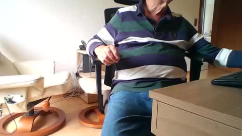 Snapshot of camcologne chatting on 09/26/25, 09:35 camcologne online show from 09/26/25, 09:35