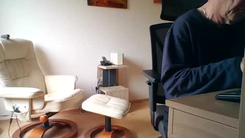 Snapshot of camcologne chatting on 10/31/25, 10:16 camcologne online show from 10/31/25, 10:16