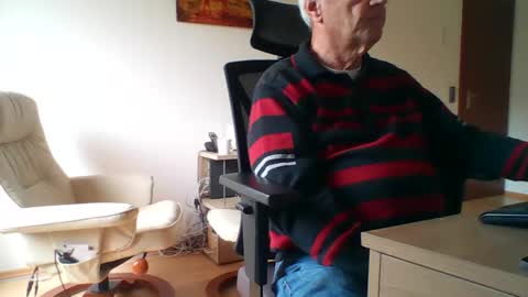 camcologne online show from 12/17/25, 09:48