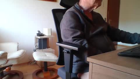 camcologne online show from 02/04/26, 10:54