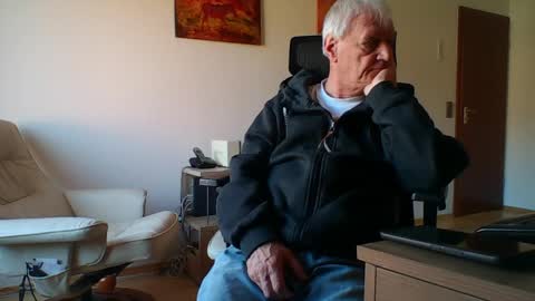 camcologne online show from 04/01/26, 08:04