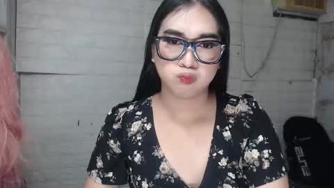 Snapshot of camela_star chatting on 10/17/25, 06:05 camela_star online show from 10/17/25, 06:05