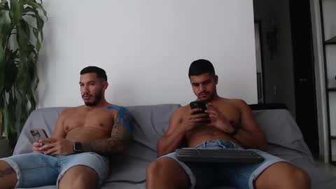 Snapshot of cameronboyx chatting on 09/11/25, 08:42 Jose online show from 09/11/25, 08:42