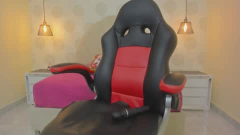 Snapshot of cami_bukele3 chatting on 12/17/25, 08:15 C A M I L A online show from 12/17/25, 08:15