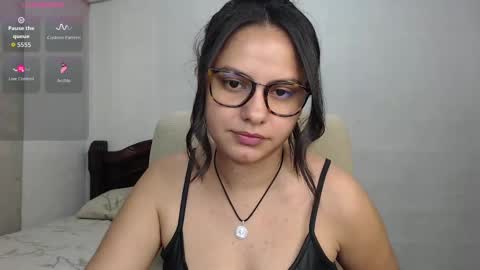 Snapshot of cami_valbuena chatting on 09/27/25, 08:14 Camila Valbuena online show from 09/27/25, 08:14