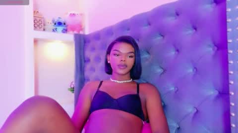 Snapshot of camiestrada chatting on 10/25/25, 03:18 camiestrada online show from 10/25/25, 03:18