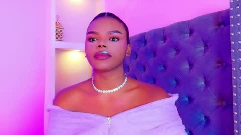 Snapshot of camiestrada chatting on 12/17/25, 02:17 camiestrada online show from 12/17/25, 02:17