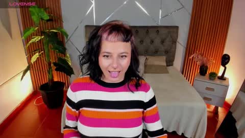 Snapshot of camii_lux chatting on 10/18/25, 05:10 Cami online show from 10/18/25, 05:10