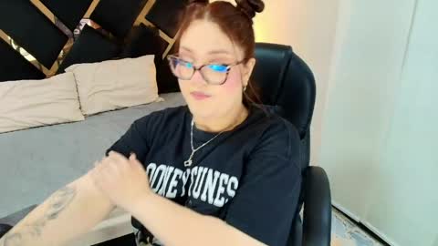 Camila Osorio online show from 05/17/26, 12:08