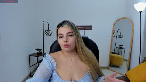 Snapshot of camiilaa1 chatting on 12/07/24, 12:08 Camila online show from 12/07/24, 12:08