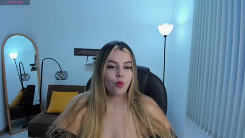 Snapshot of camiilaa1 chatting on 01/11/25, 11:13 Camila online show from 01/11/25, 11:13