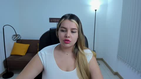 Snapshot of camiilaa1 chatting on 02/08/25, 06:01 Camila online show from 02/08/25, 06:01