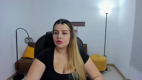 Snapshot of camiilaa1 chatting on 02/10/25, 04:19 Camila online show from 02/10/25, 04:19